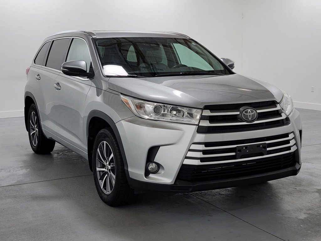 Used 2018 Toyota Highlander XLE AWD/4WD image 2
