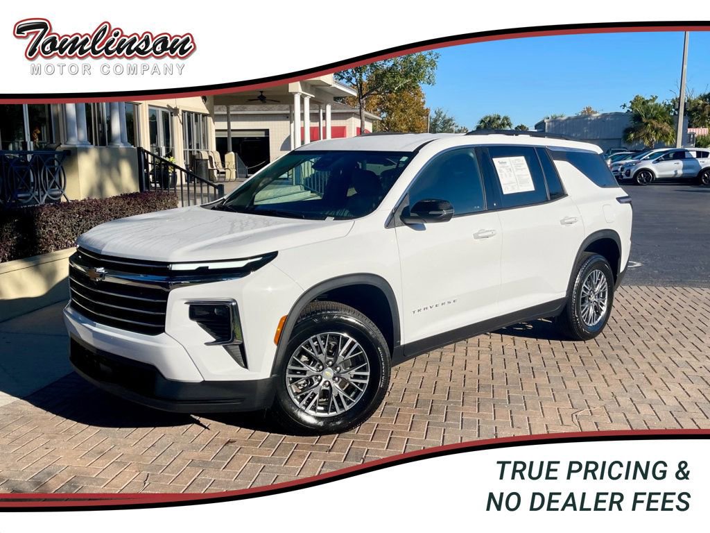 Used 2025 Chevrolet Traverse LT image 1