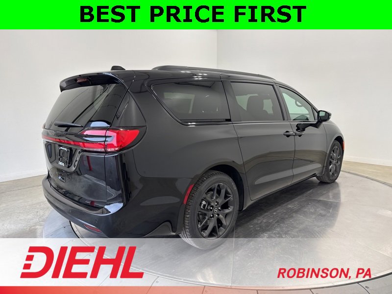 New 2026 Chrysler Pacifica Select image 7