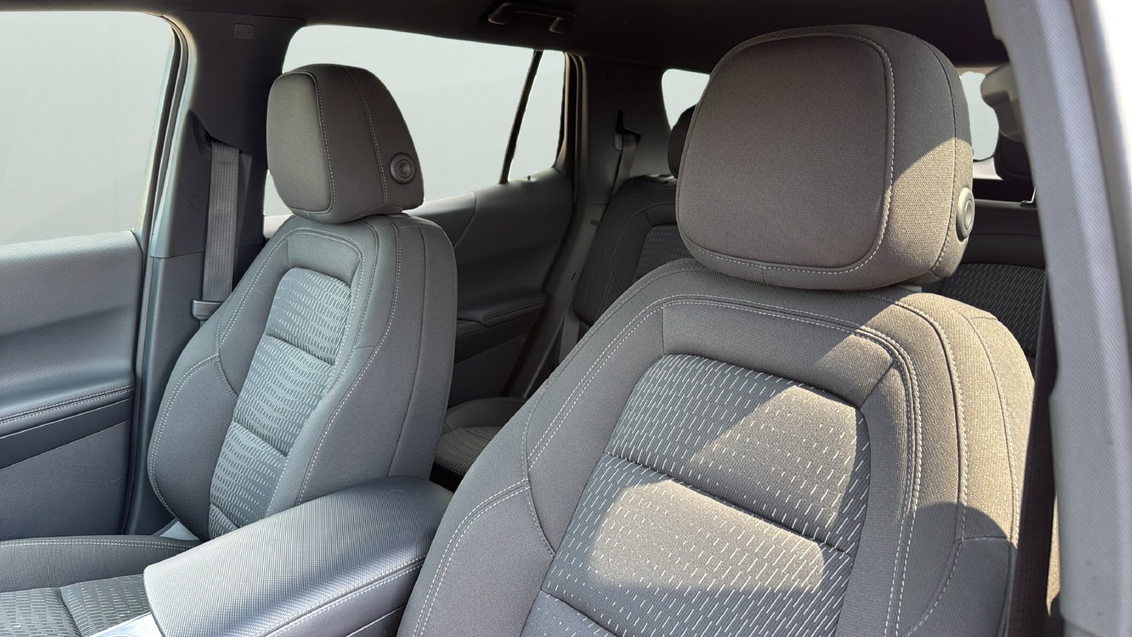 Used 2026 Chevrolet Equinox LT AWD/4WD image 8