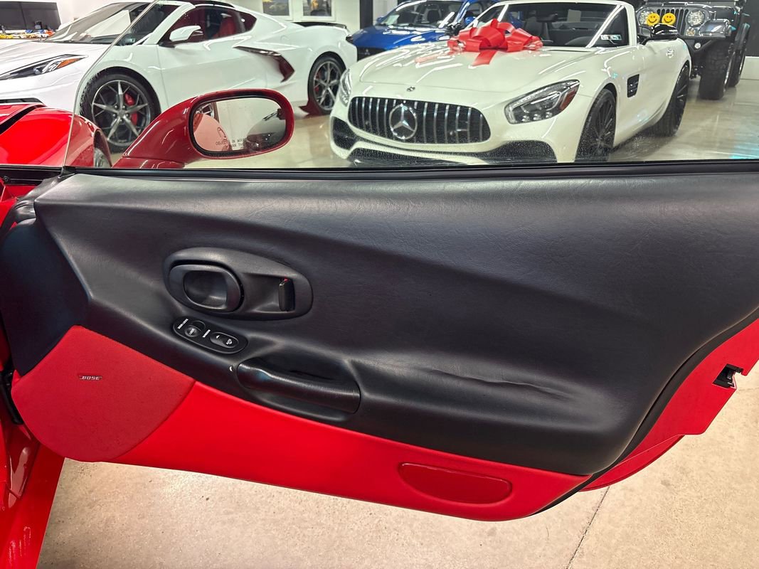 Used 2004 Chevrolet Corvette Coupe w/ Roof Package image 52