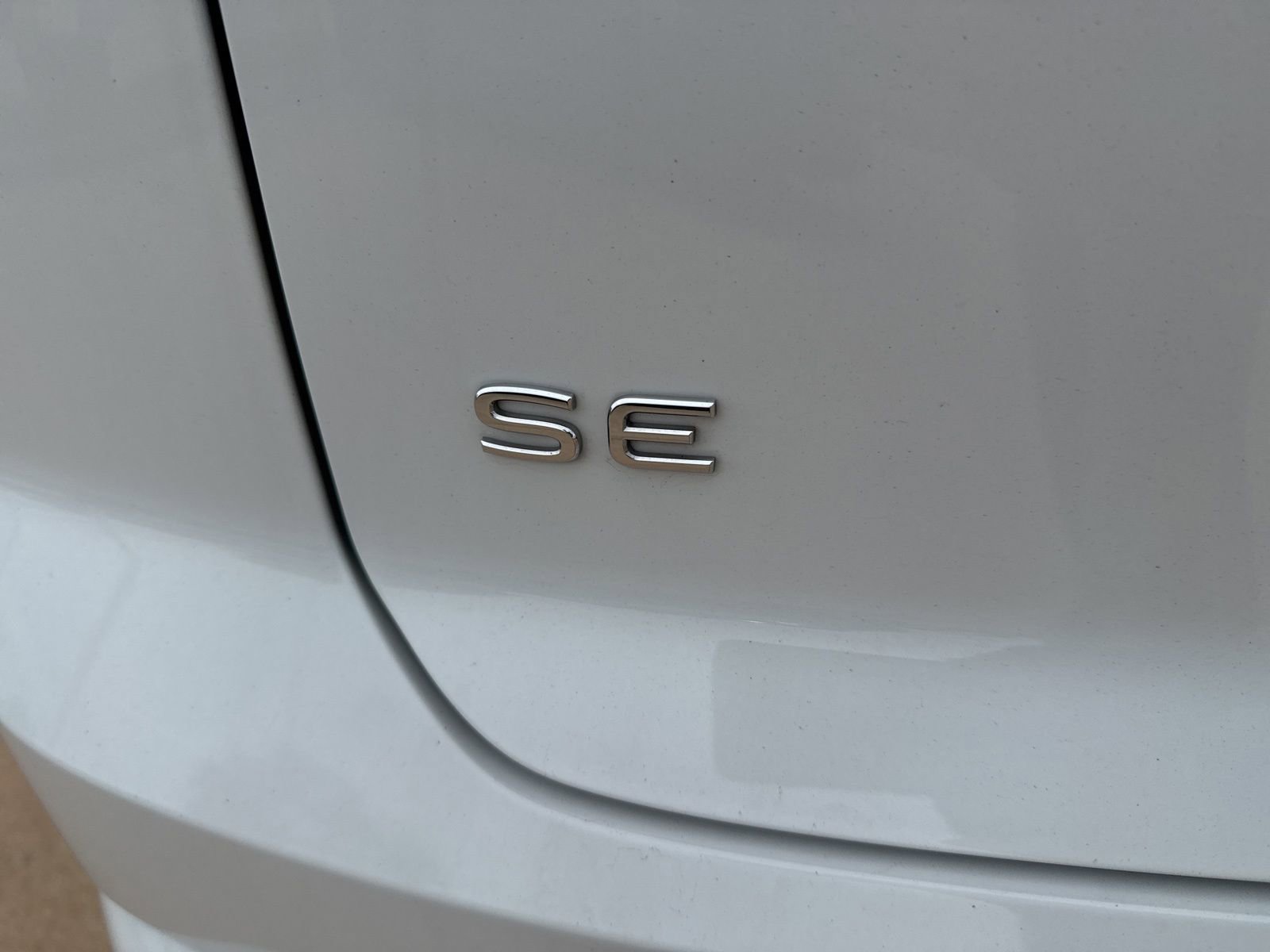 Used 2024 Volkswagen Atlas Cross Sport SE w/ Panoramic Sunroof Package image 9