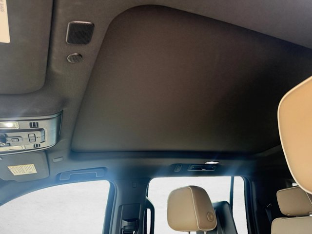 Used 2021 Chevrolet Suburban Premier AWD/4WD image 12