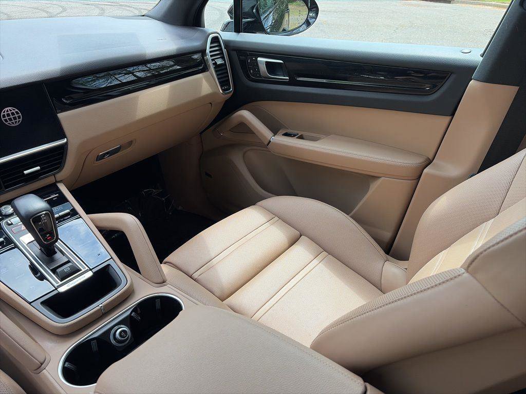 Used 2023 Porsche Cayenne Platinum Edition AWD/4WD image 15