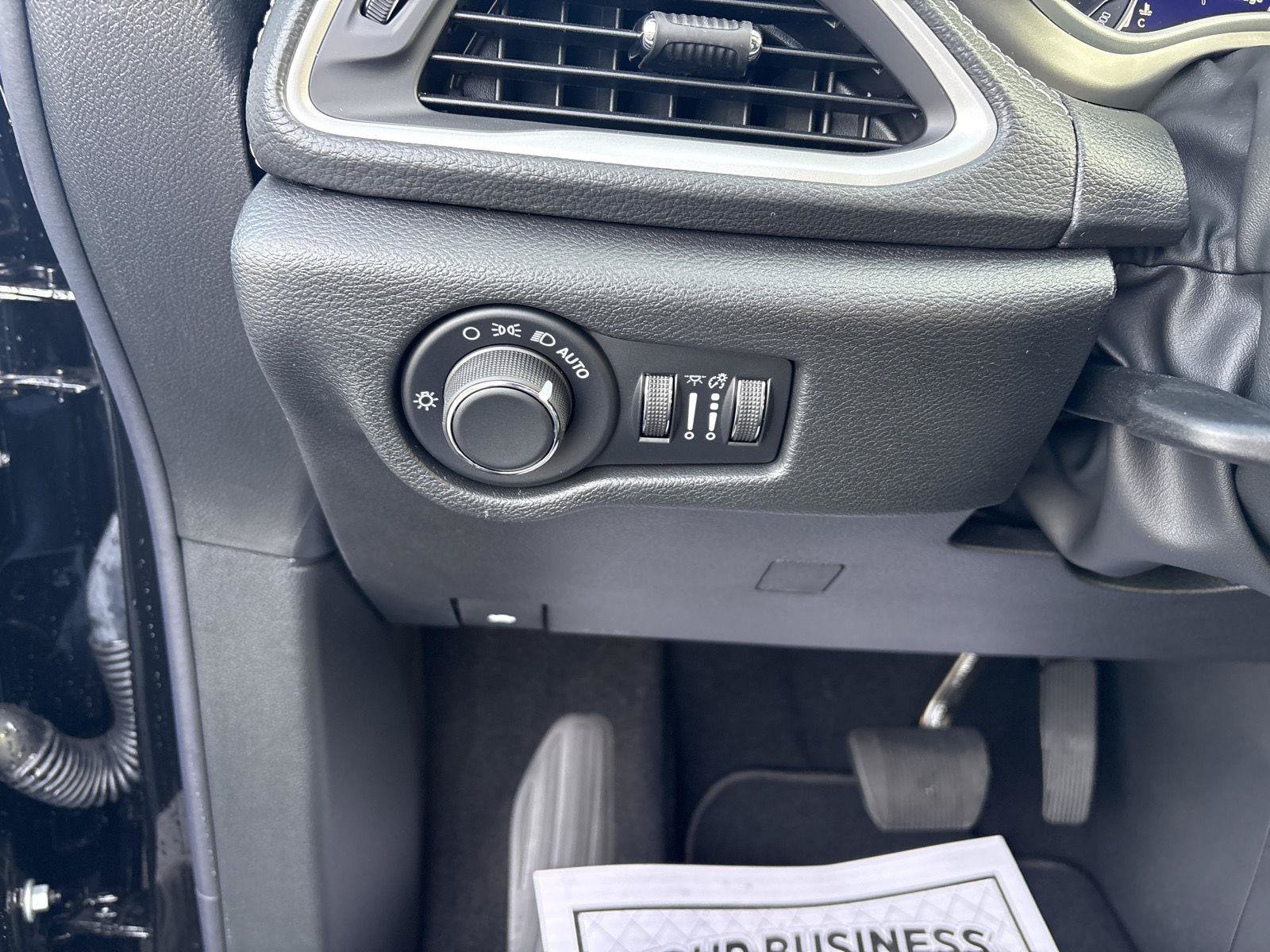 New 2027 Chrysler Pacifica Limited AWD/4WD image 21