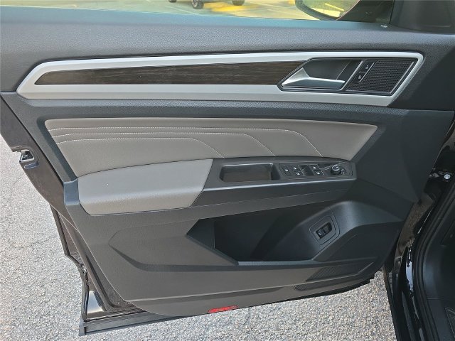 Used 2023 Volkswagen Atlas SE w/ Panoramic Sunroof Package FWD image 14