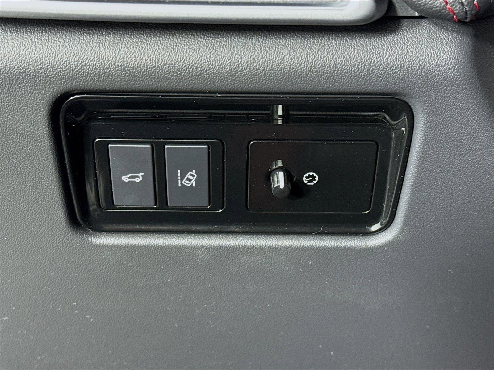 Used 2017 Jaguar F-PACE S image 11