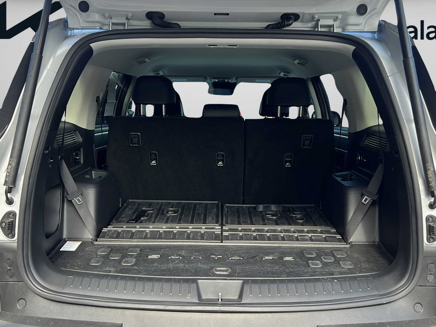 Used 2025 Hyundai Santa Fe SEL FWD image 9