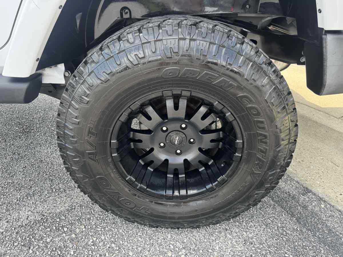 Used 2012 Jeep Wrangler Unlimited Sahara AWD/4WD image 31