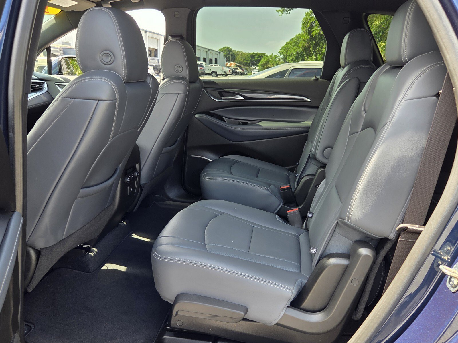 Used 2023 Buick Enclave Essence FWD image 10