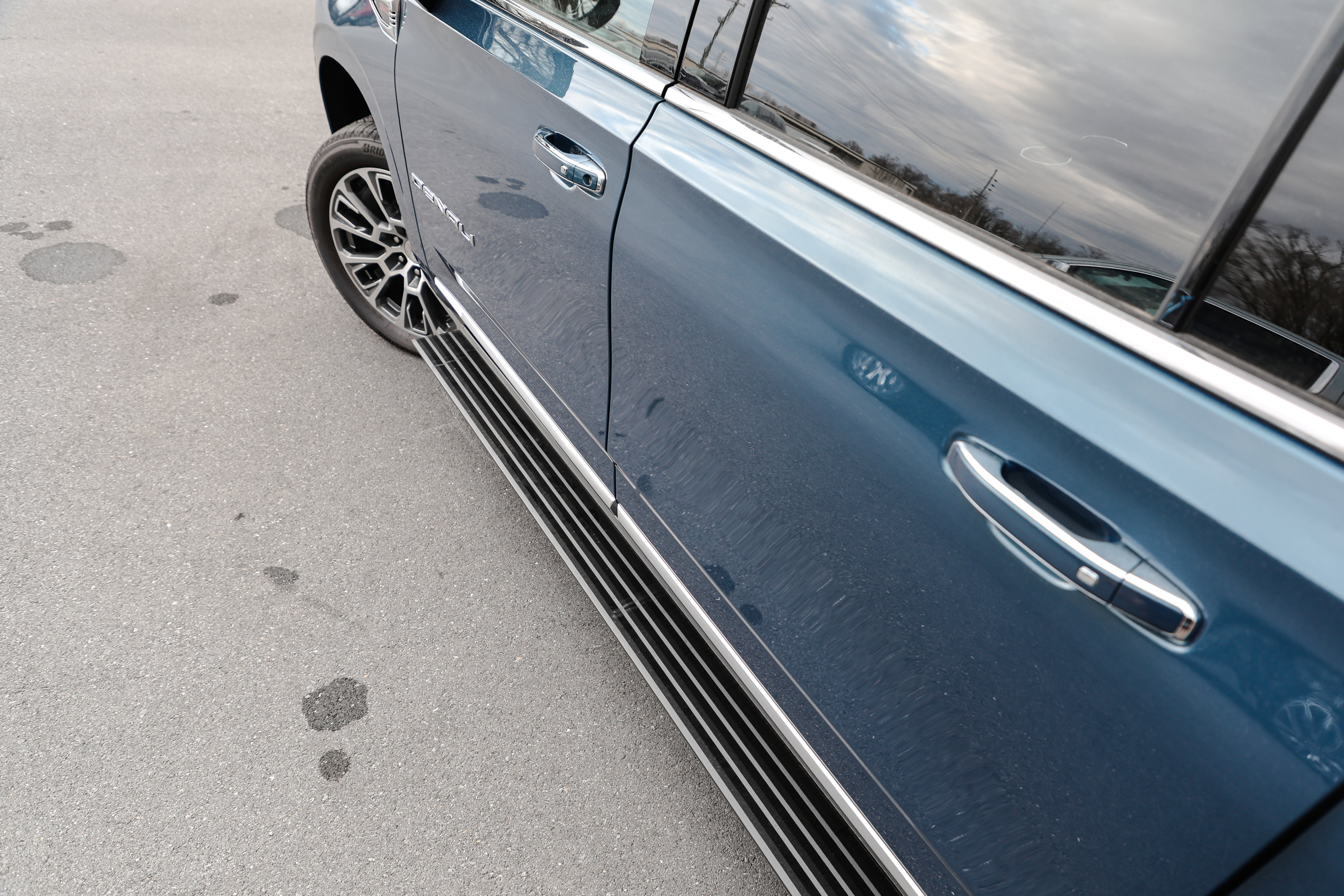 New 2026 GMC Yukon XL Denali image 7