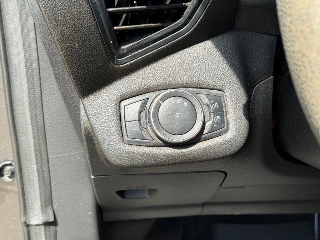 Used 2019 Ford Escape SE image 18