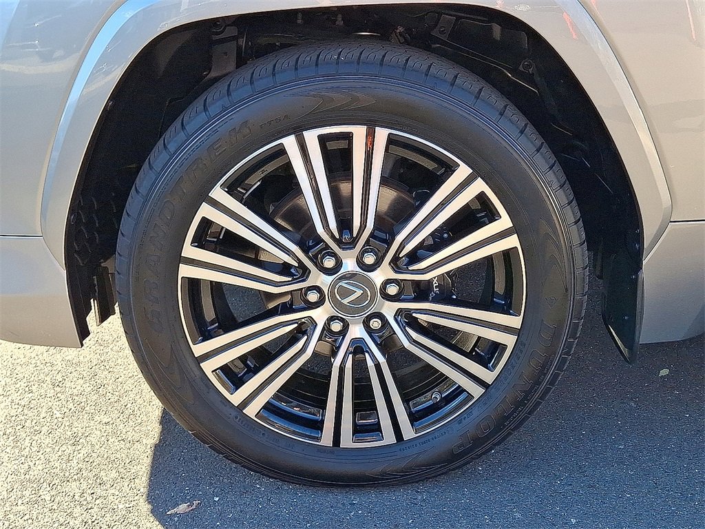 Used 2023 Lexus LX 600 4WD w/ Luxury Package image 9