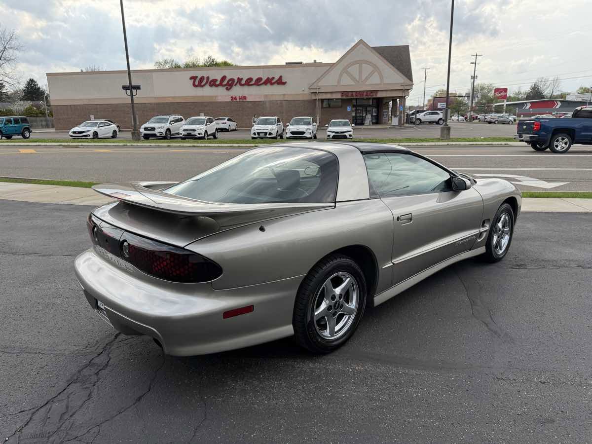 Used 2000 Pontiac Firebird Formula w/ Security Pkg RWD image 6