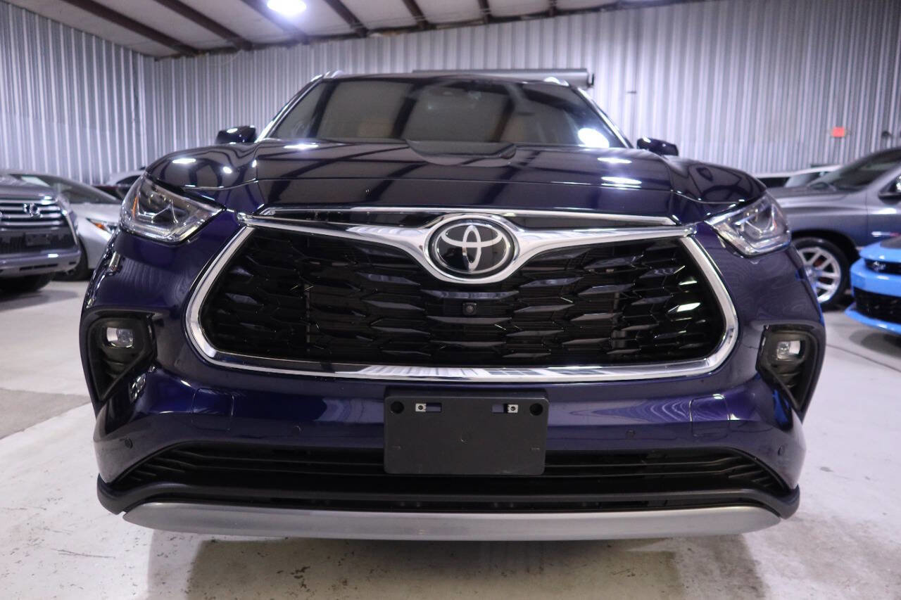 Used 2024 Toyota Highlander Platinum image 8