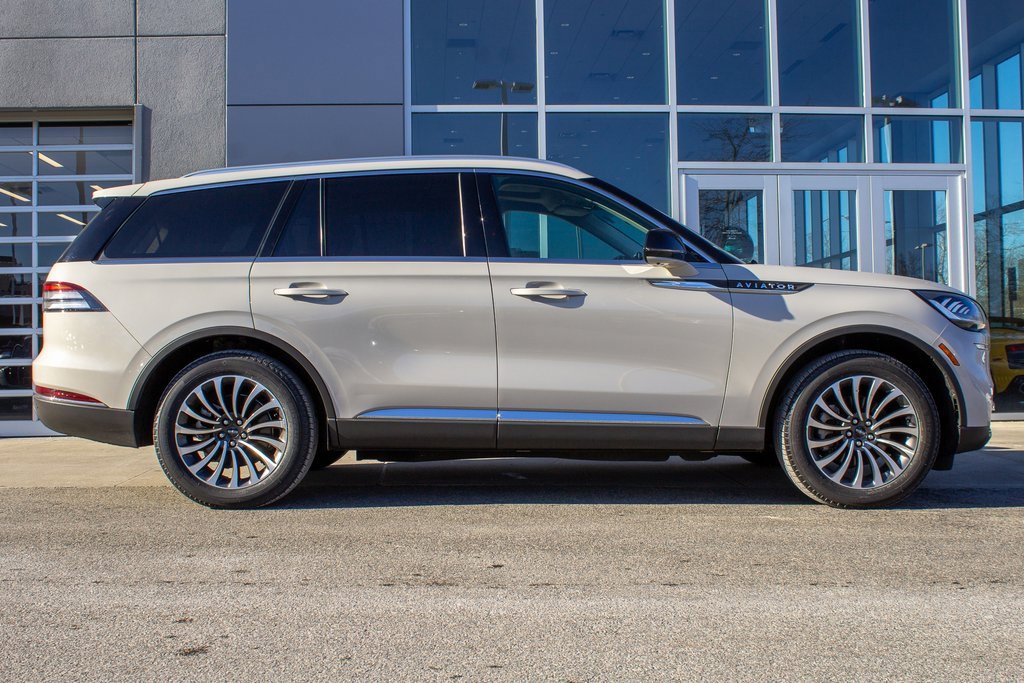Used 2022 Lincoln Aviator Reserve w/ Elements Package Plus image 4
