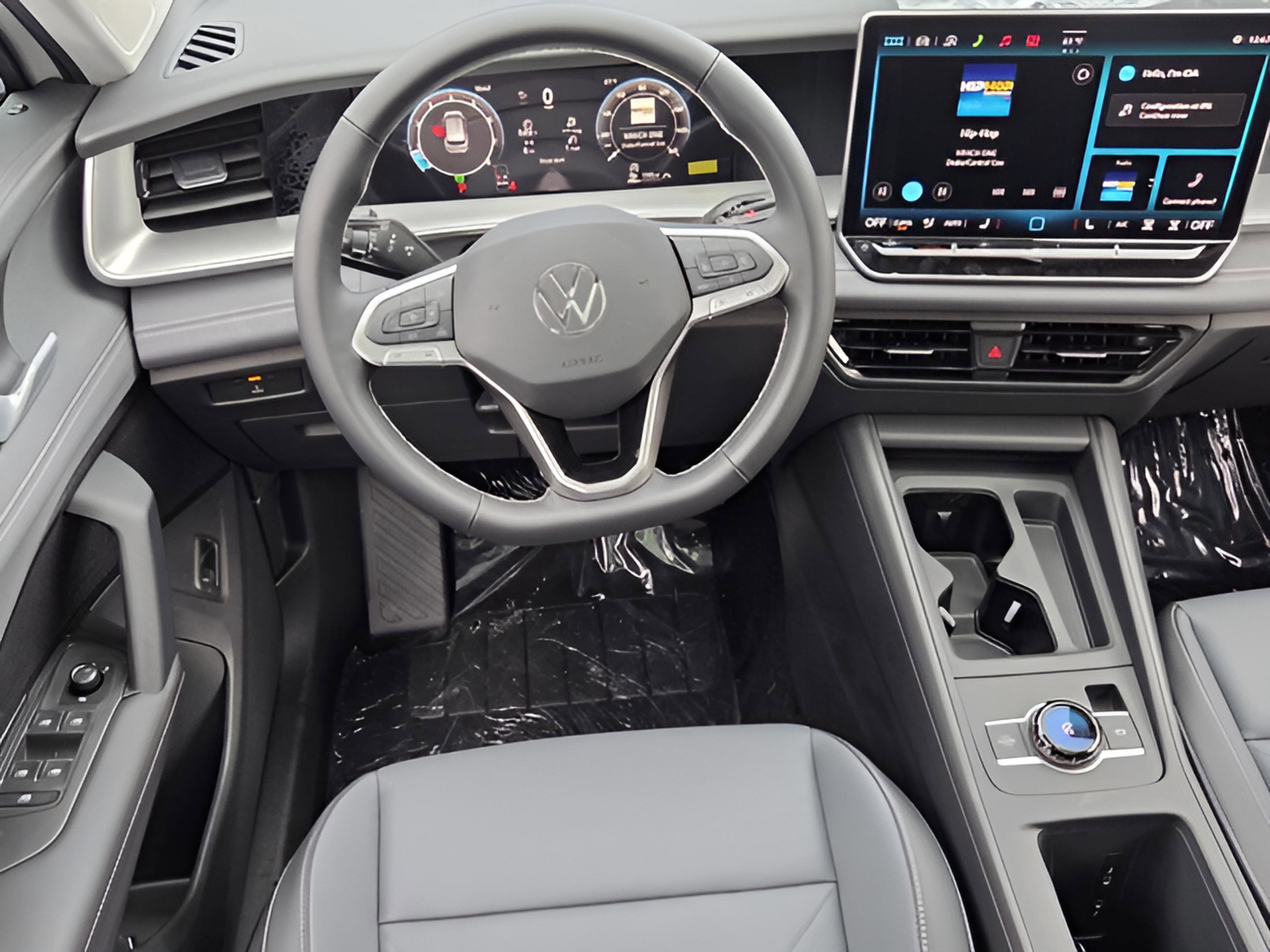 New 2026 Volkswagen Tiguan SE AWD/4WD image 10