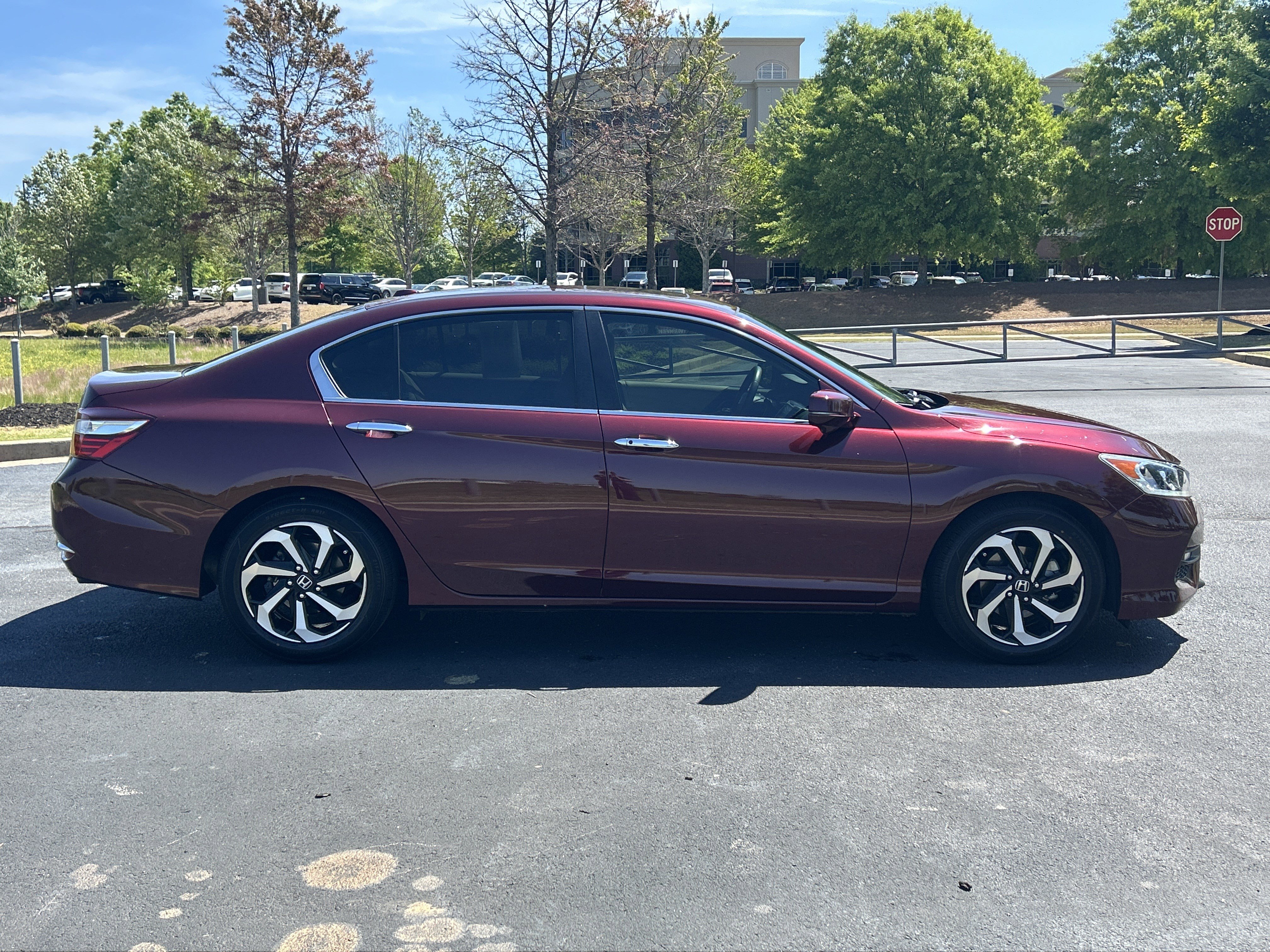 Used 2017 Honda Accord EX-L image 10