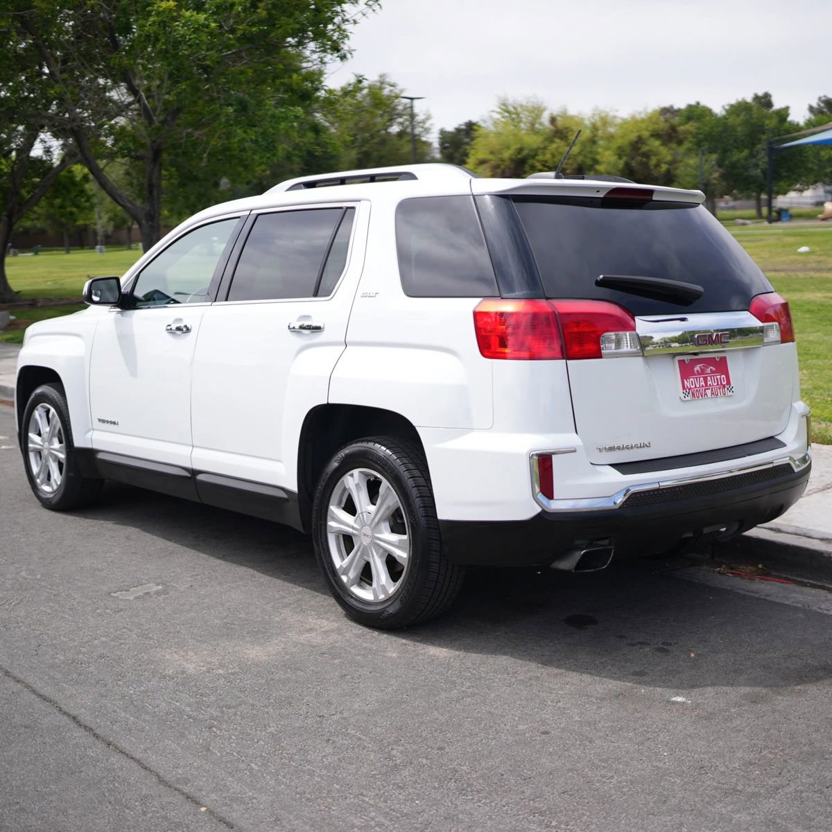 Used 2017 GMC Terrain SLT FWD image 6