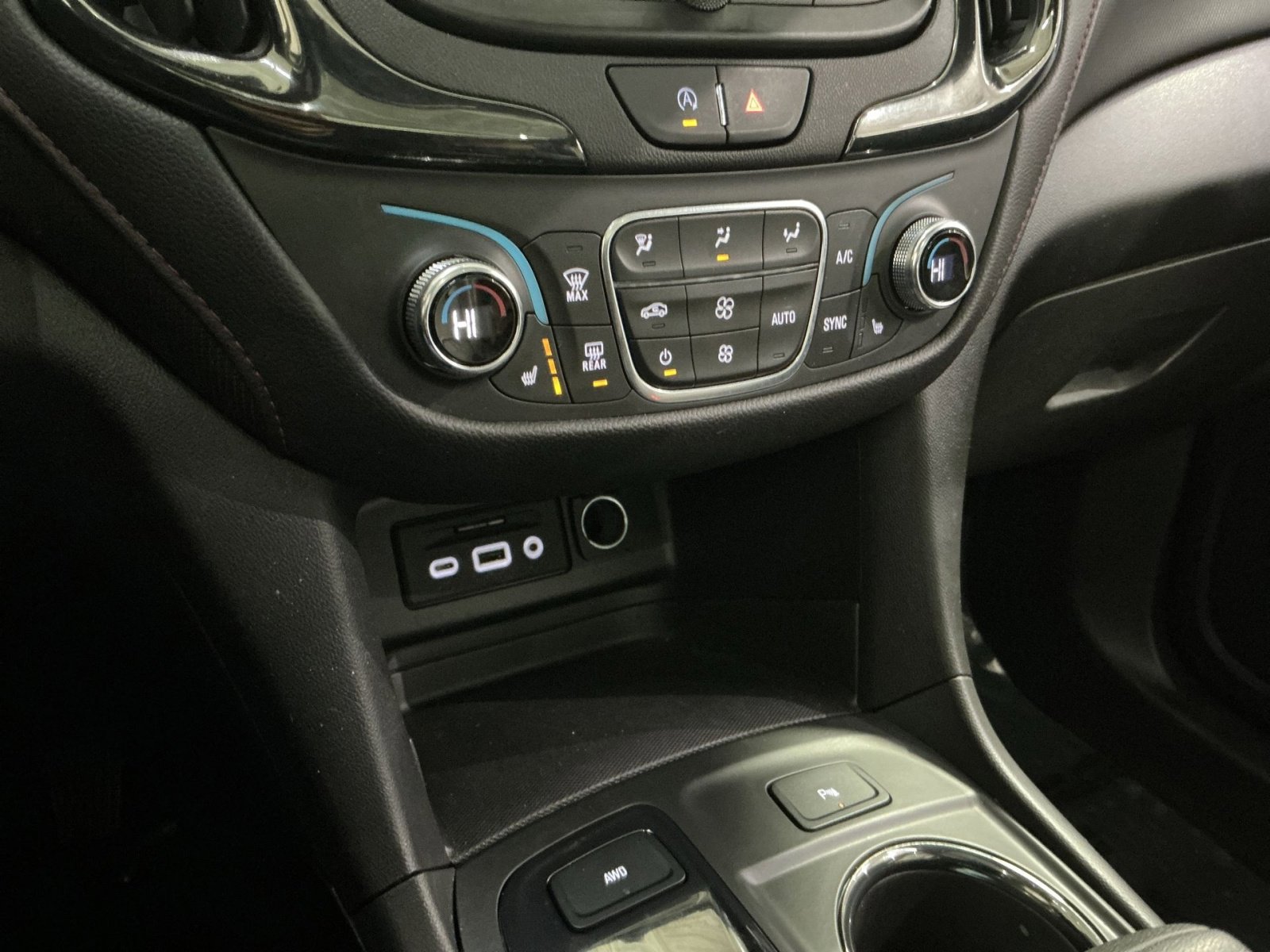 Used 2022 Chevrolet Equinox RS w/ RS Leather Package image 29