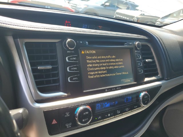 Used 2017 Toyota Highlander Plus AWD/4WD image 18