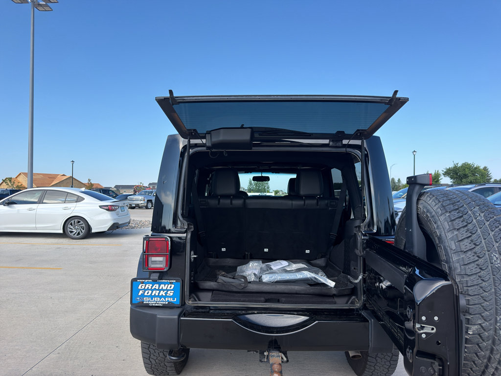 Used 2015 Jeep Wrangler Unlimited Sahara AWD/4WD image 7