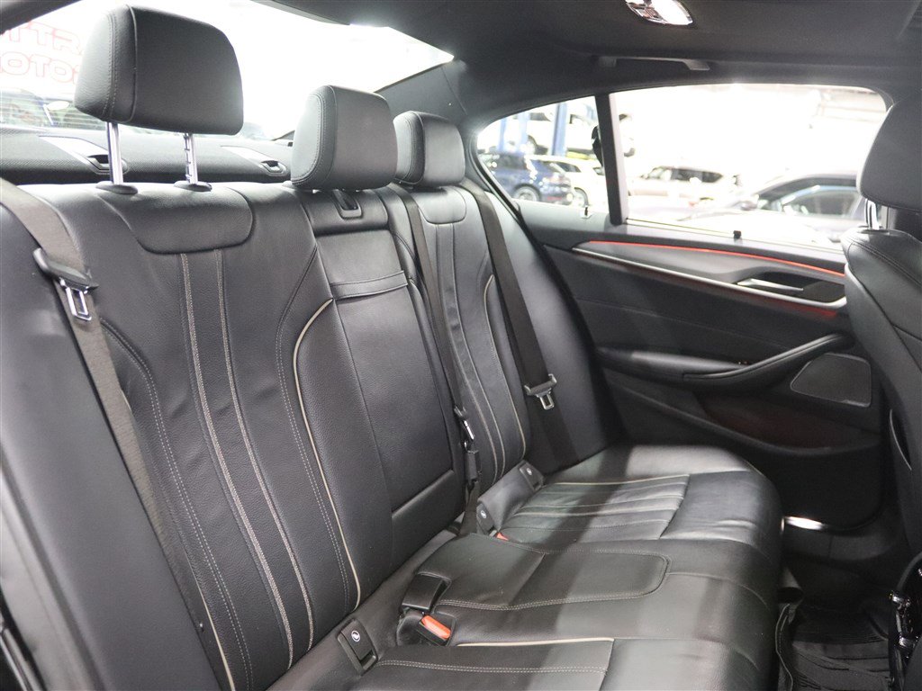 Used 2018 BMW 530i xDrive image 16