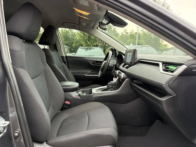Used 2020 Toyota RAV4 LE FWD image 17