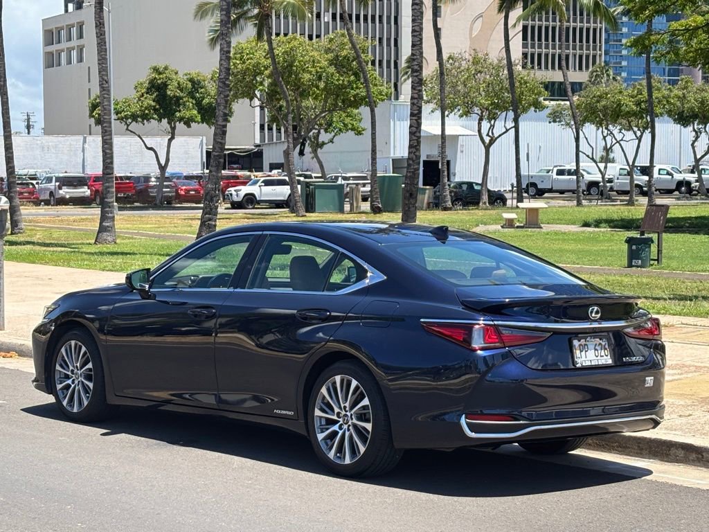 Used 2021 Lexus ES 300h w/ Premium Package FWD image 3