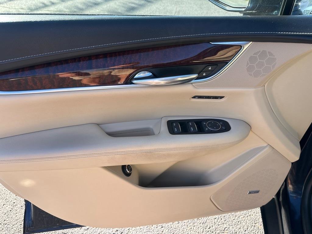 Used 2017 Cadillac XT5 Luxury w/ Driver Awareness Package image 9