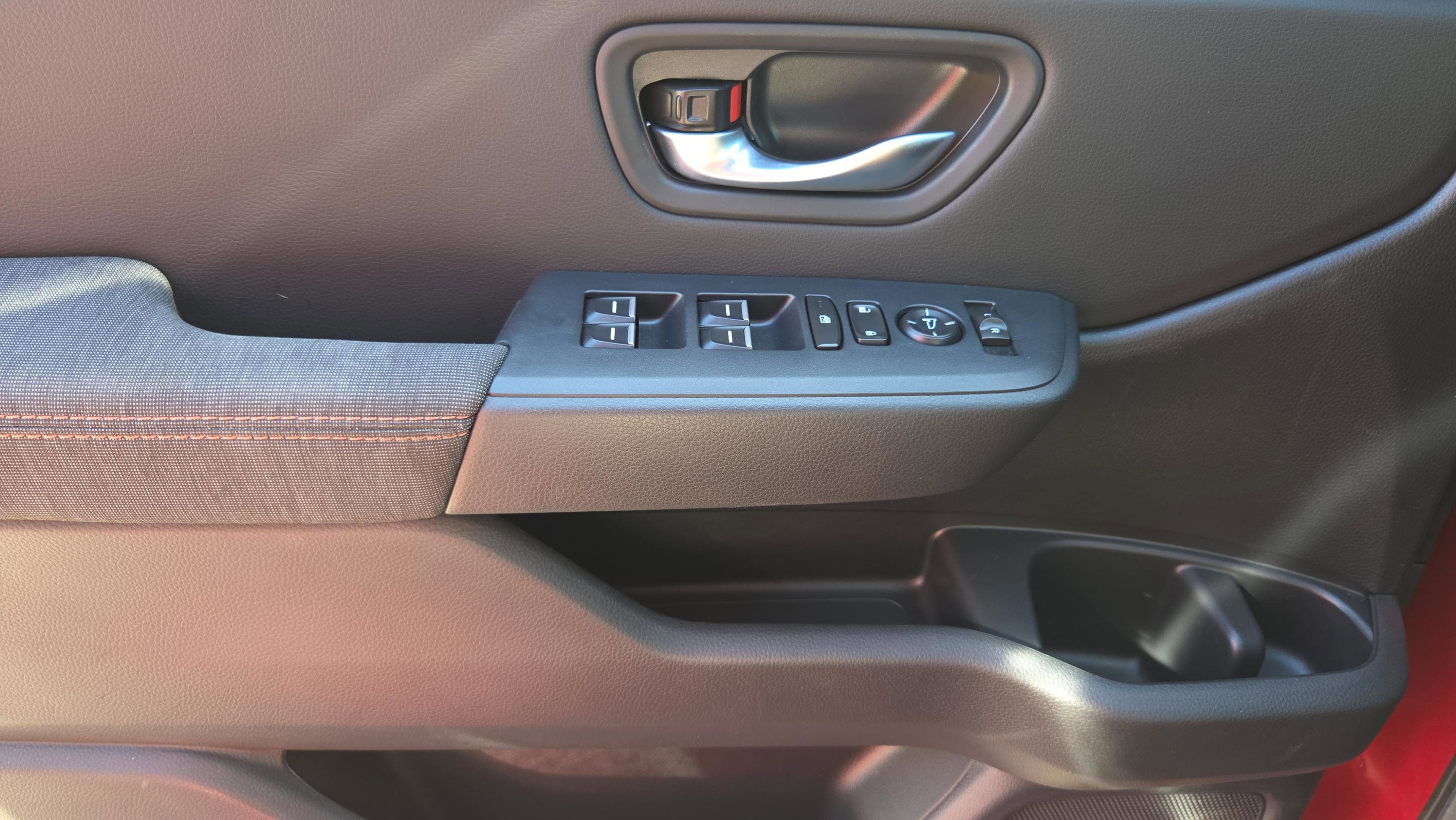 Used 2025 Honda Pilot Sport image 25