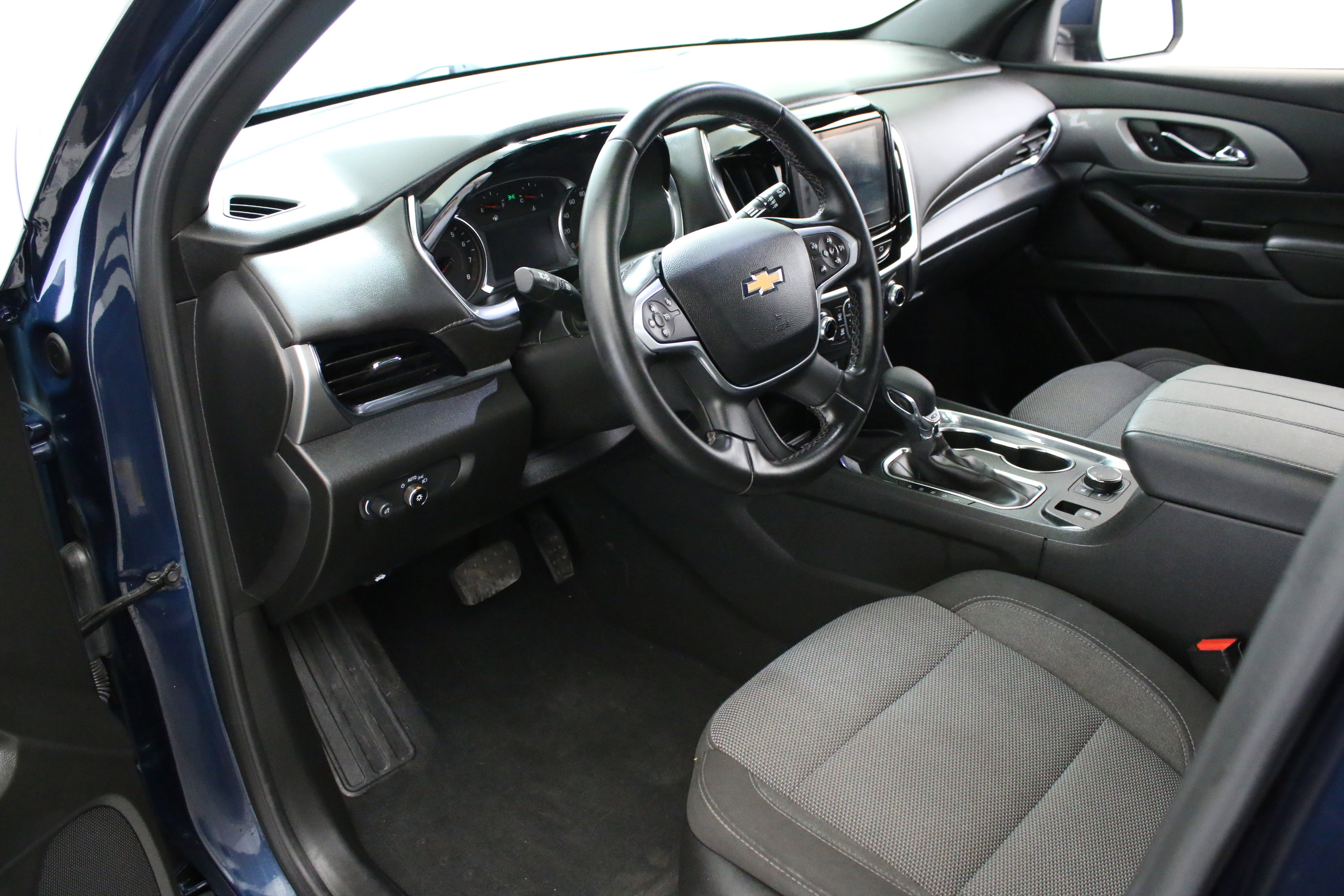 Used 2023 Chevrolet Traverse LT w/ LPO, Floor Liner Package image 23