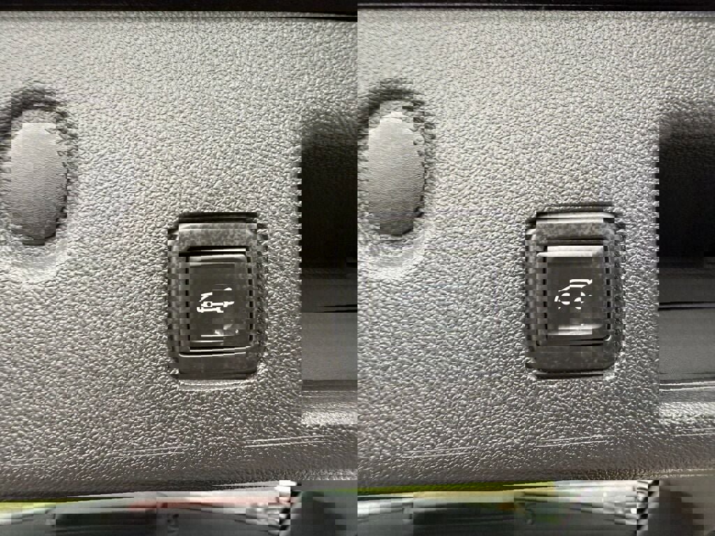 Used 2021 Chevrolet Equinox LT image 32