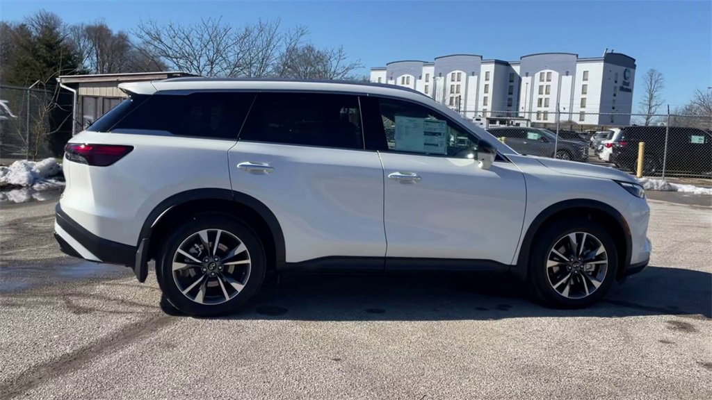 Used 2025 INFINITI QX60 Luxe w/ Vision Package image 9