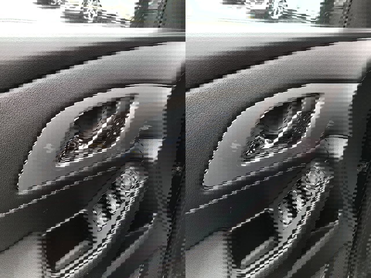 Used 2023 Chevrolet Traverse LT image 14