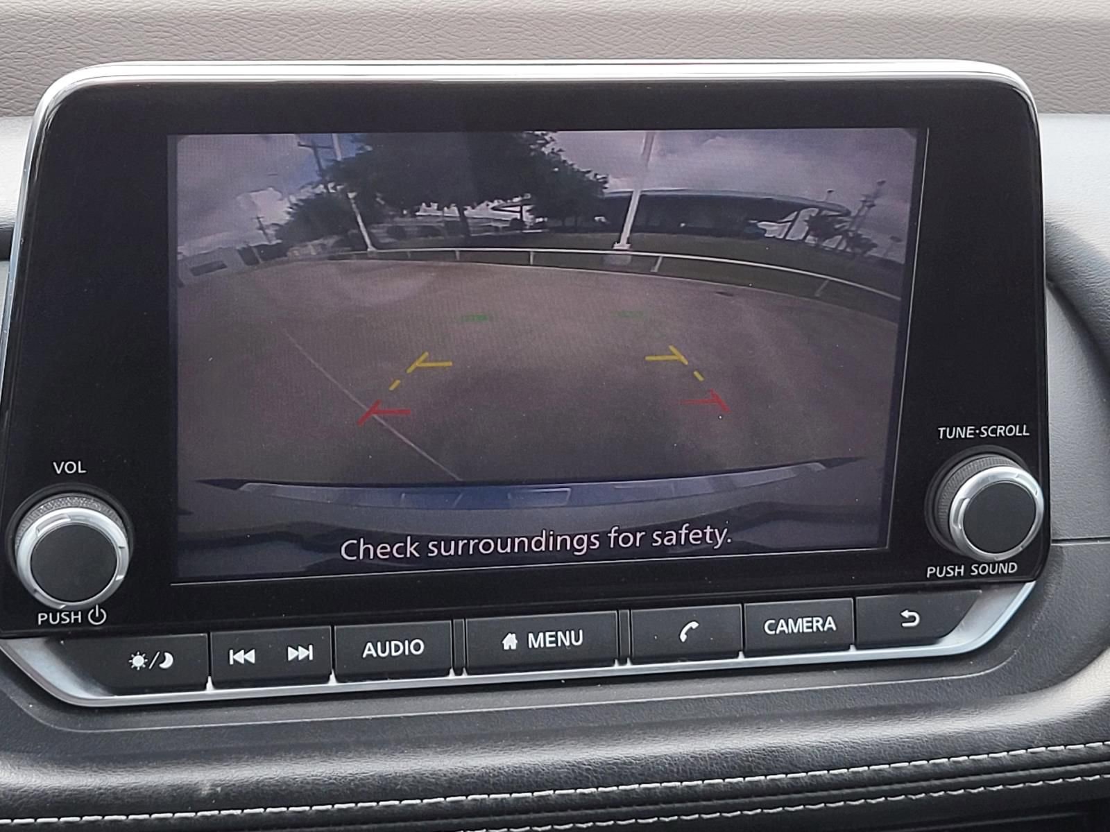 Used 2022 Nissan Rogue SV image 27