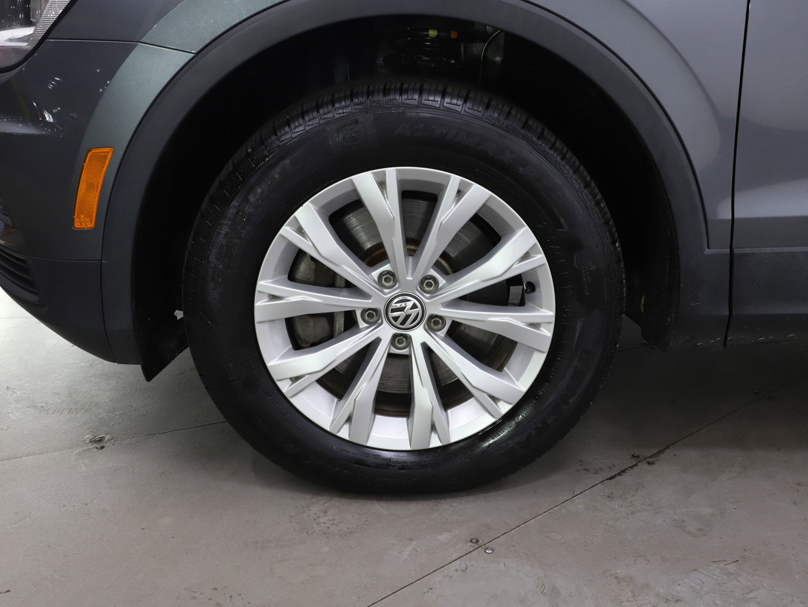 Used 2020 Volkswagen Tiguan S image 25