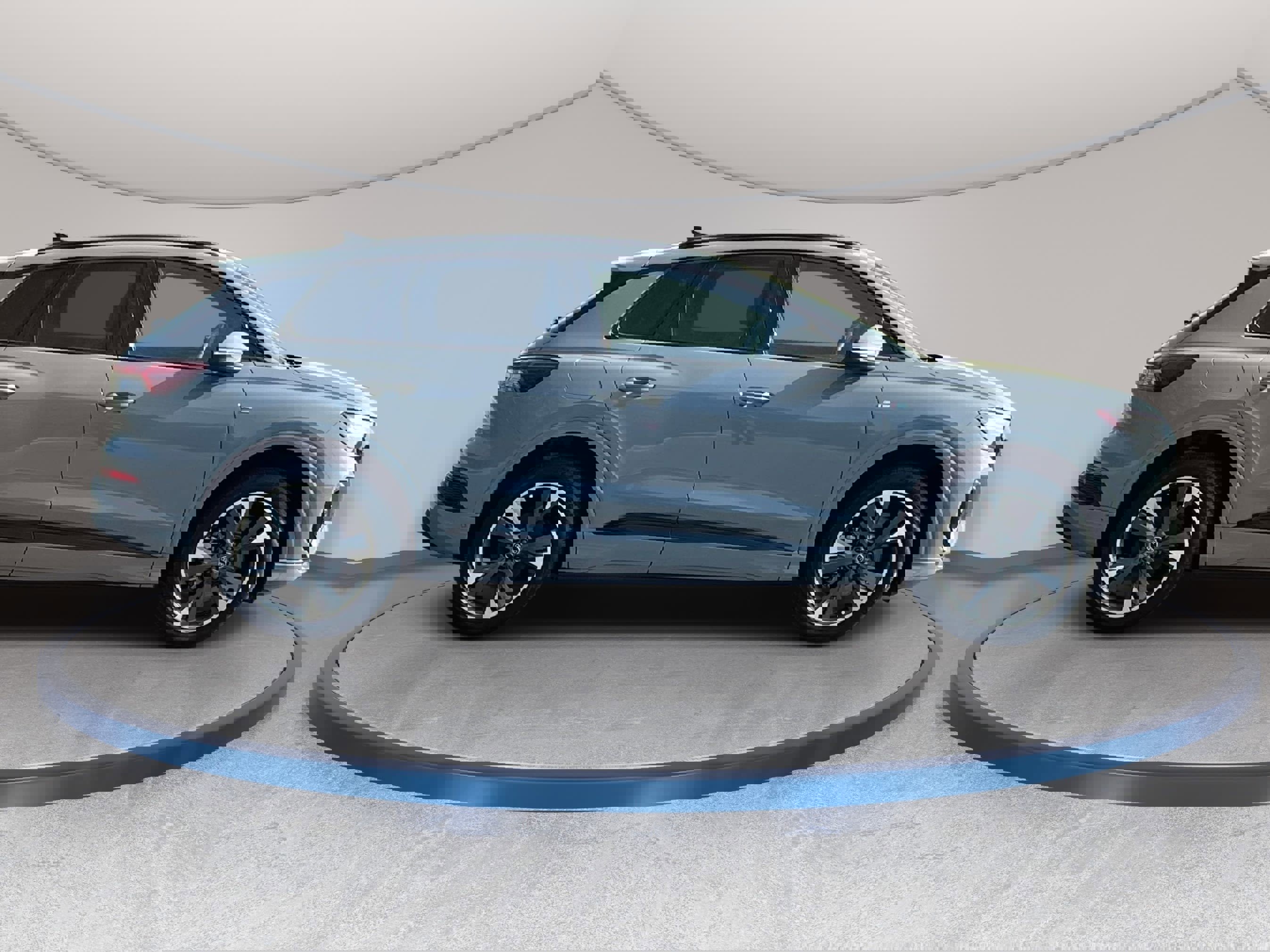 Used 2024 Audi Q4 e-tron Prestige image 4