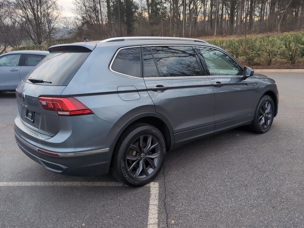 Used 2023 Volkswagen Tiguan SE w/ Panoramic Sunroof Package image 8
