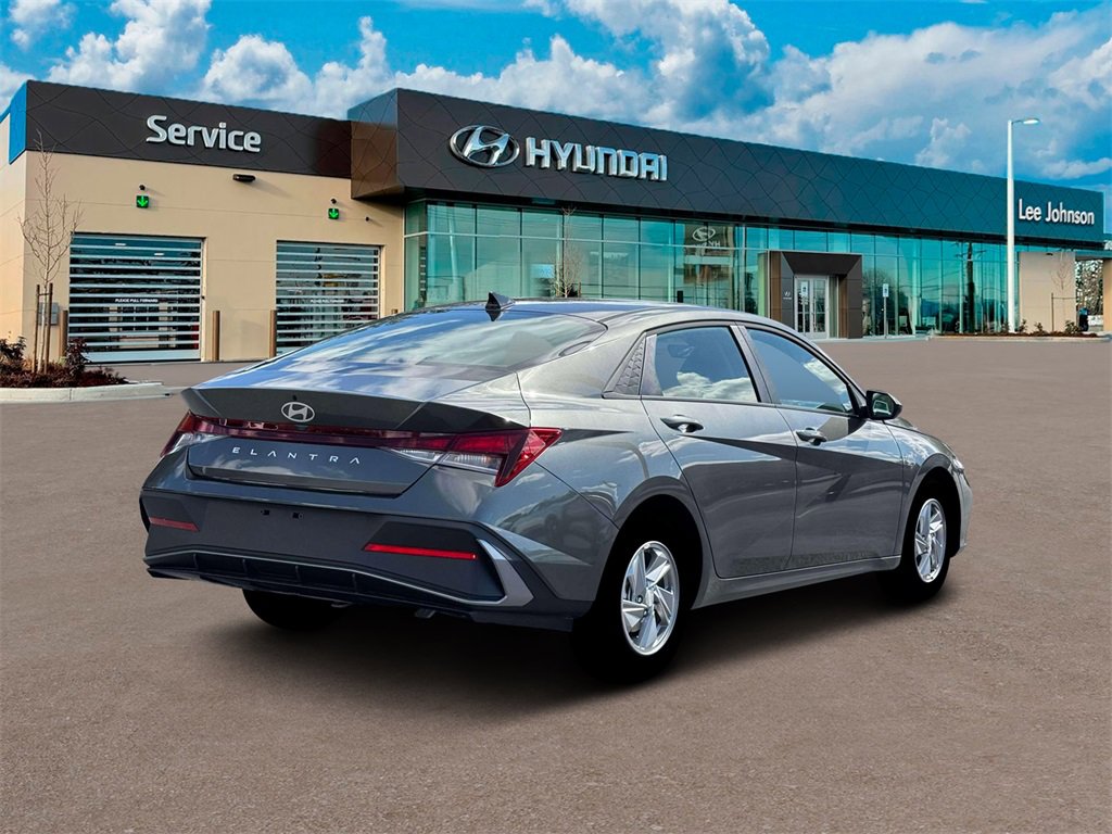 New 2026 Hyundai Elantra SE image 7
