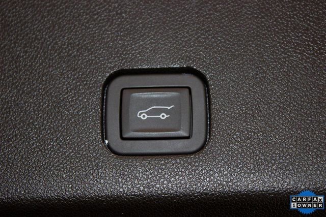 Used 2025 Cadillac XT6 Premium Luxury image 17