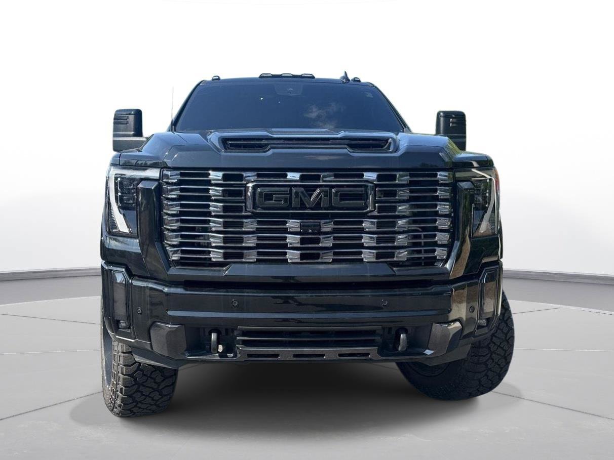 Used 2024 GMC Sierra 3500 Denali Ultimate AWD/4WD image 3