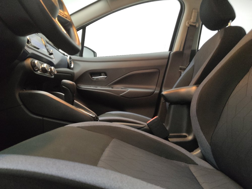 Used 2025 Nissan Versa SV FWD image 17