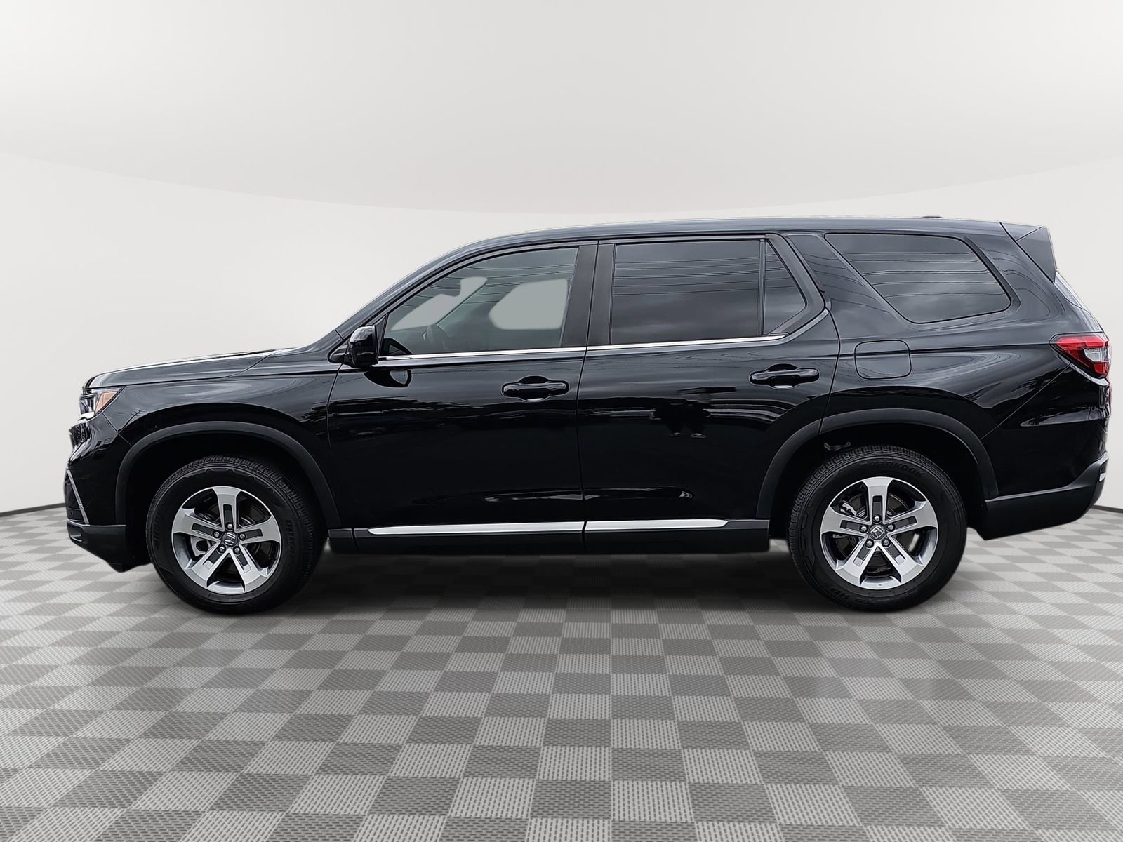 Used 2025 Honda Pilot EX-L image 8