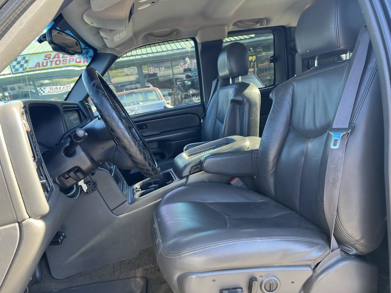 Used 2007 GMC Sierra 2500 SLT w/ Onstar Plus Package AWD/4WD image 8