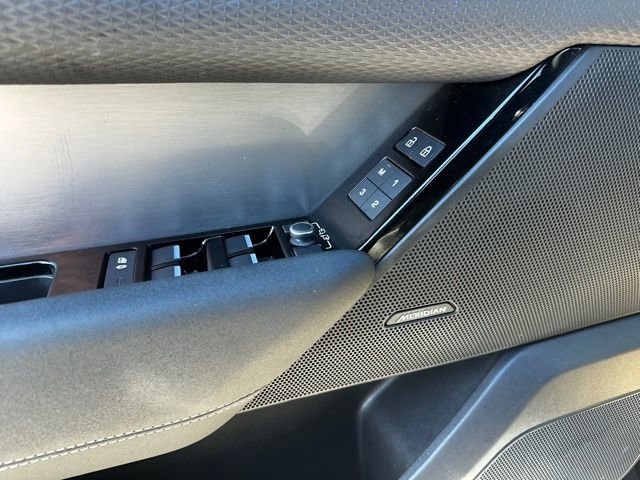 Used 2023 Land Rover Range Rover Velar R-Dynamic S image 9