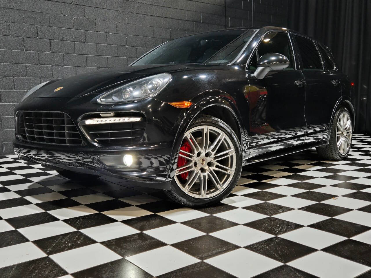 Used 2013 Porsche Cayenne GTS image 99