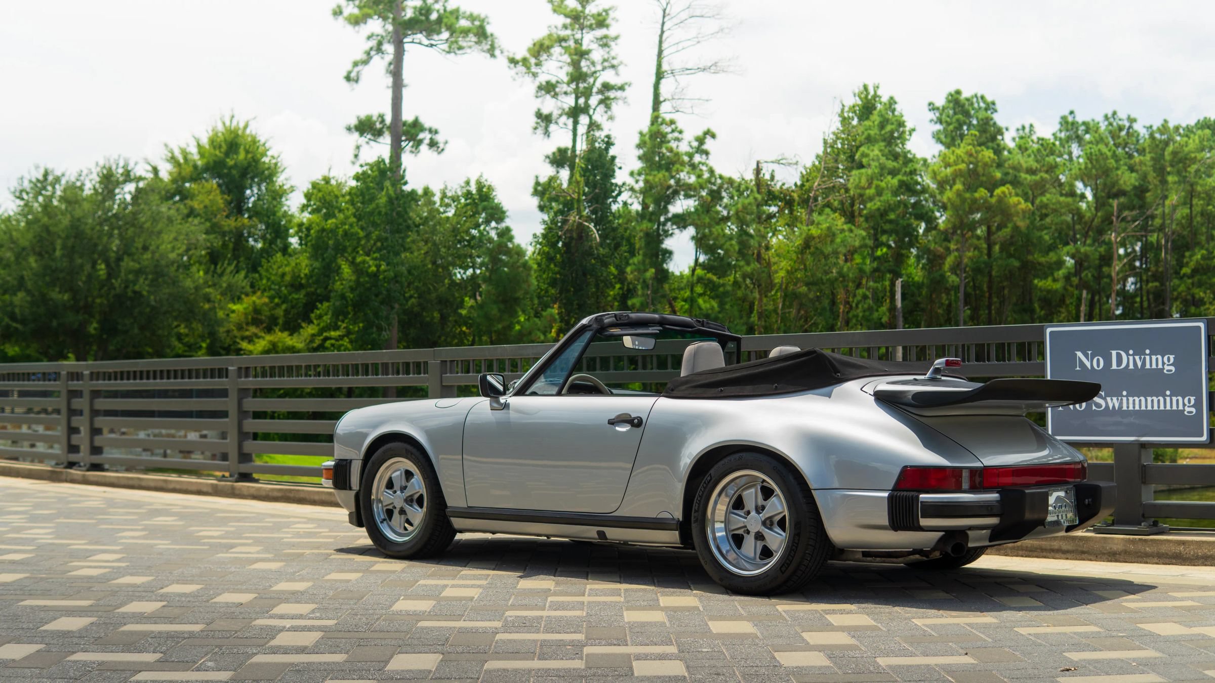 Used 1989 Porsche 911 Carrera RWD image 2