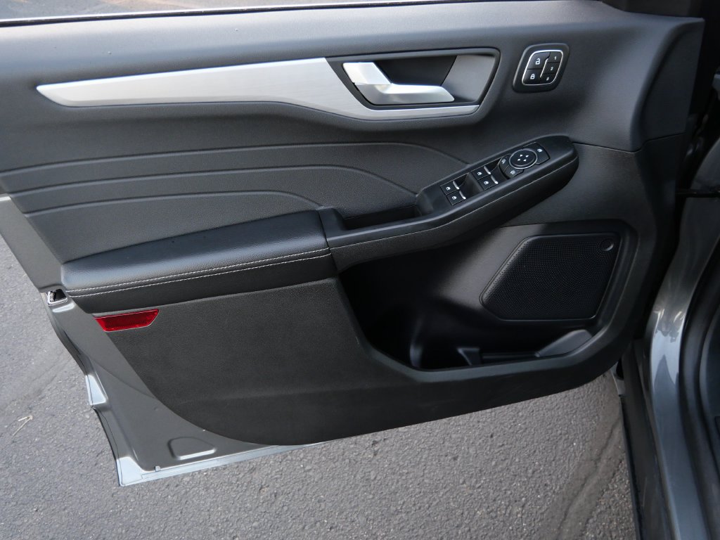 Certified 2025 Ford Escape Platinum AWD/4WD image 12