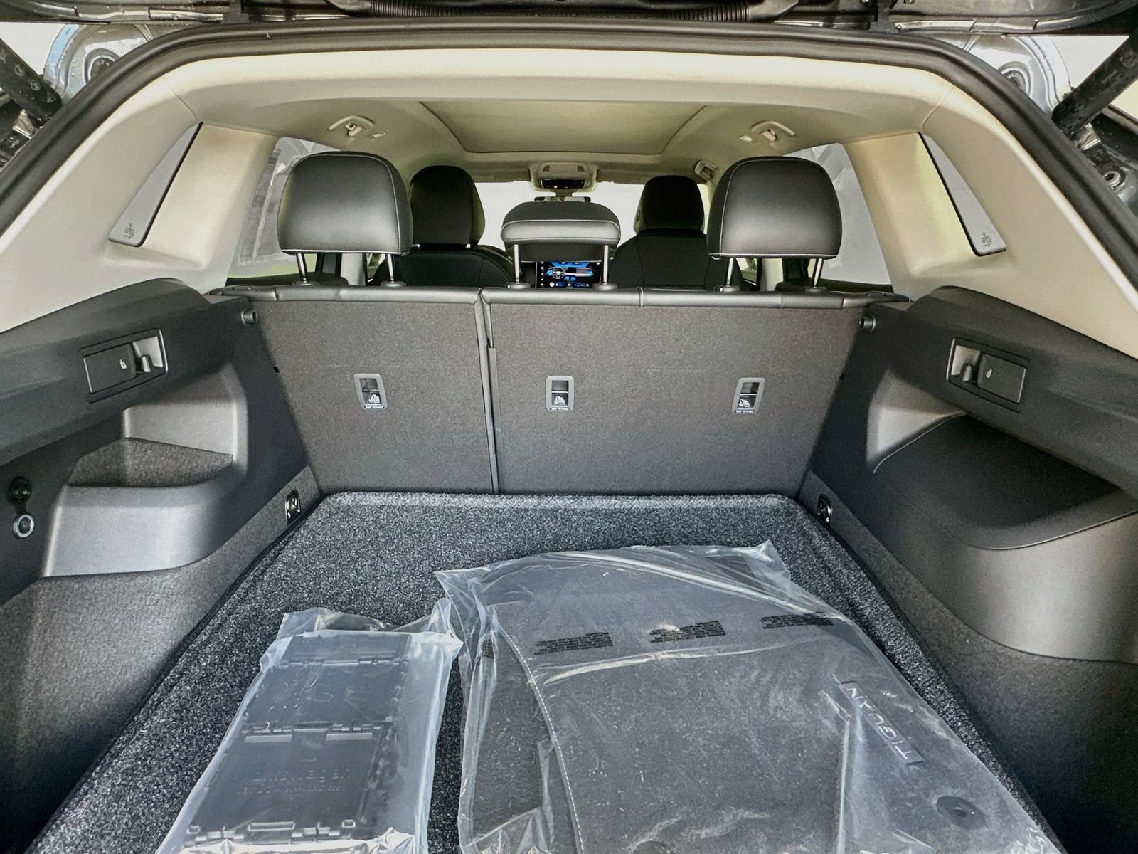 New 2026 Volkswagen Tiguan SE AWD/4WD image 25